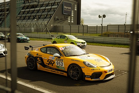 Renneinsatz-Fahrzeug von Smyrlis Racing auf der Strecke